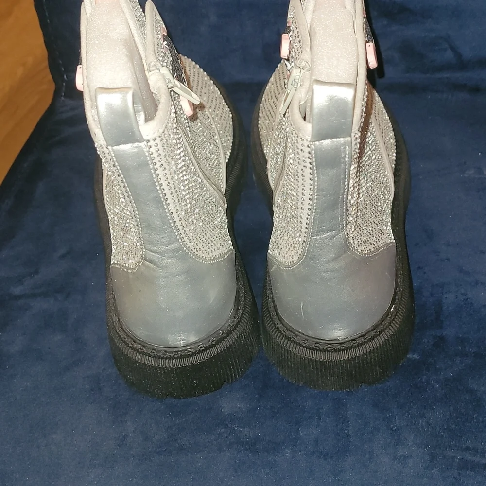 New DKNY Ava Stone Moto boots size 6 youth equals size 8 women's. - Picture 3 of 7